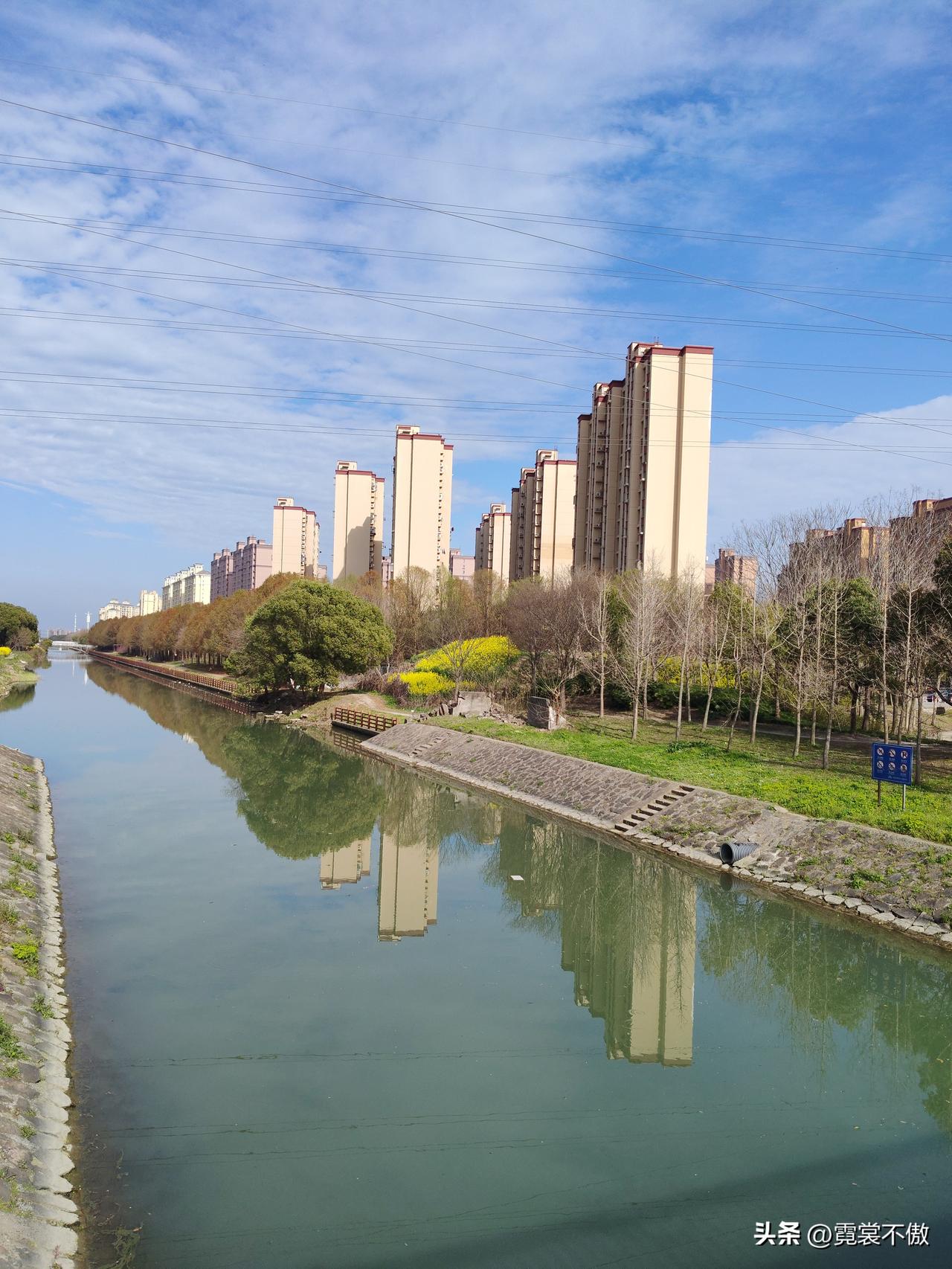 蓝蓝的天上白云飘
水下一个城
地面一个城