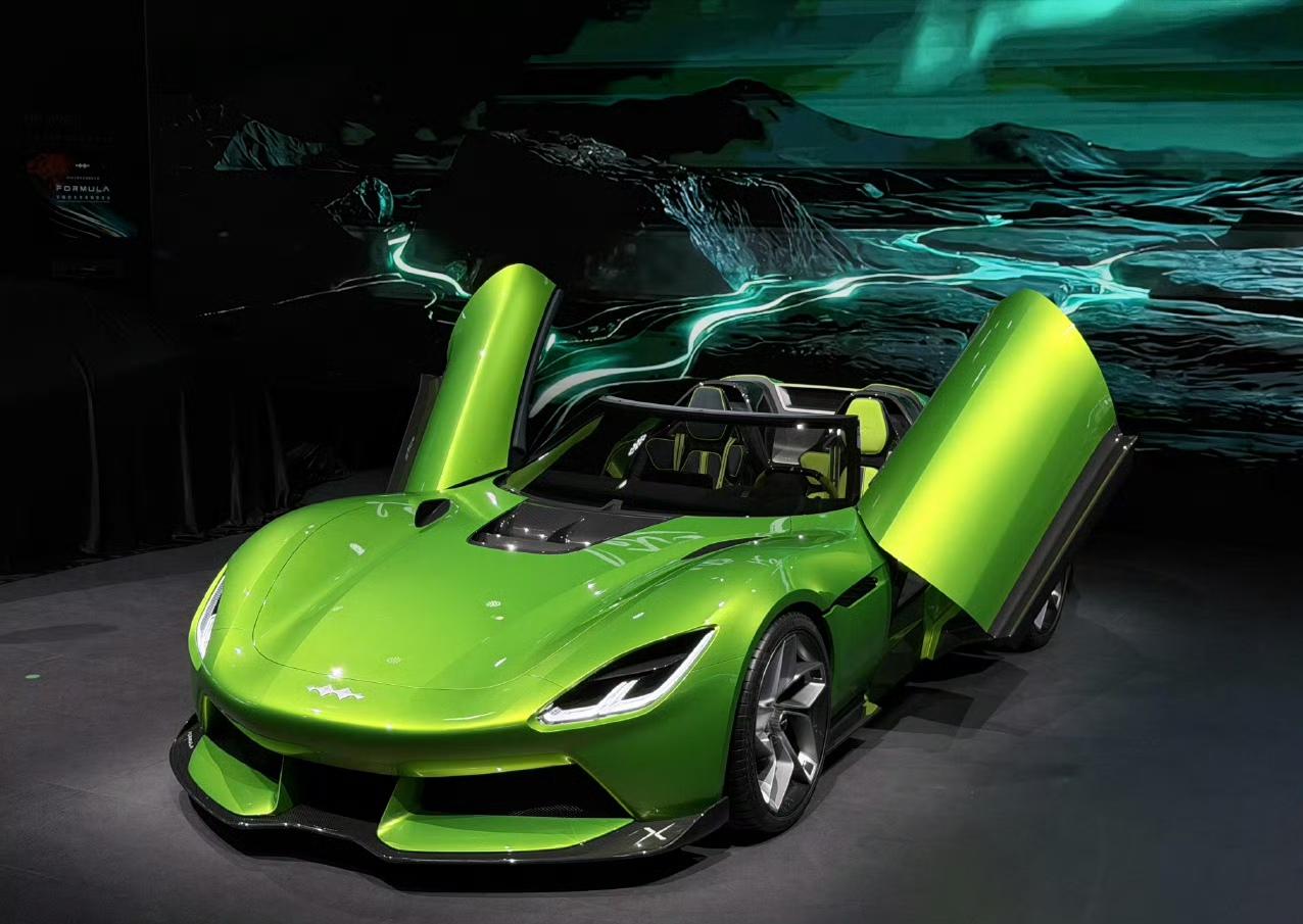 方程豹车展酷酷发新车，FORMULA概念车，明年量产，回头实车说是还原度80%。