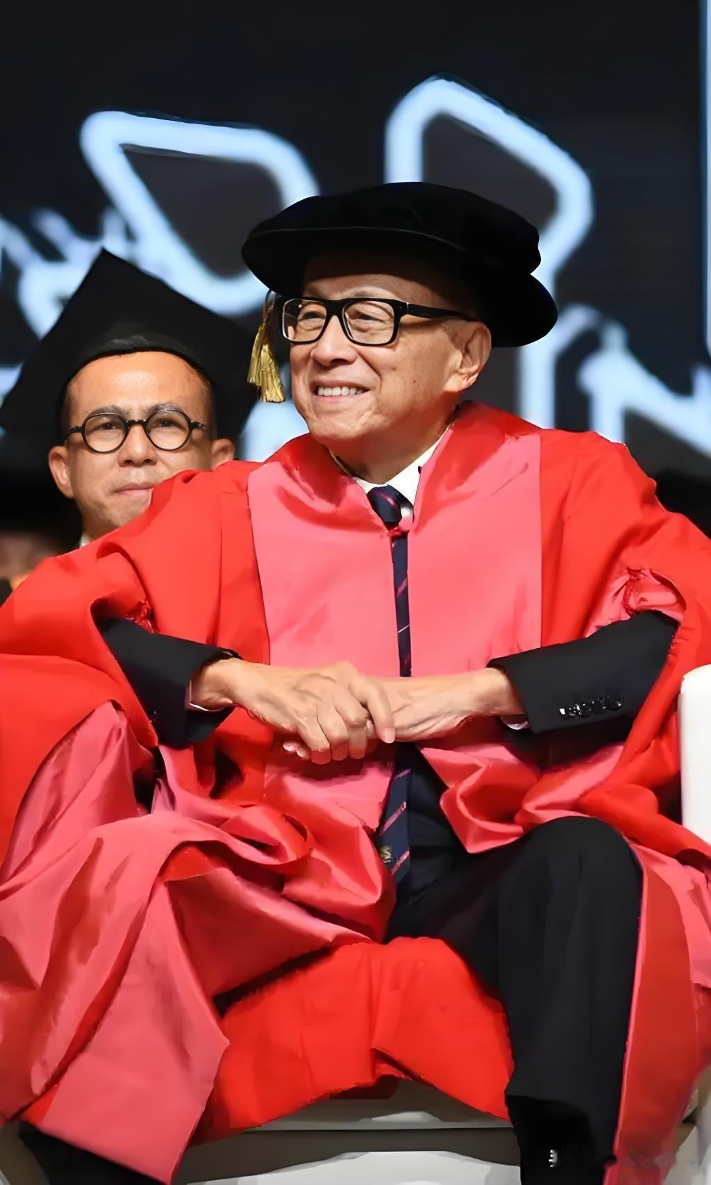 李嘉诚 “断供”汕大？

他曾说过：支持汕大，是“超越生命的承诺”。

最近，竟