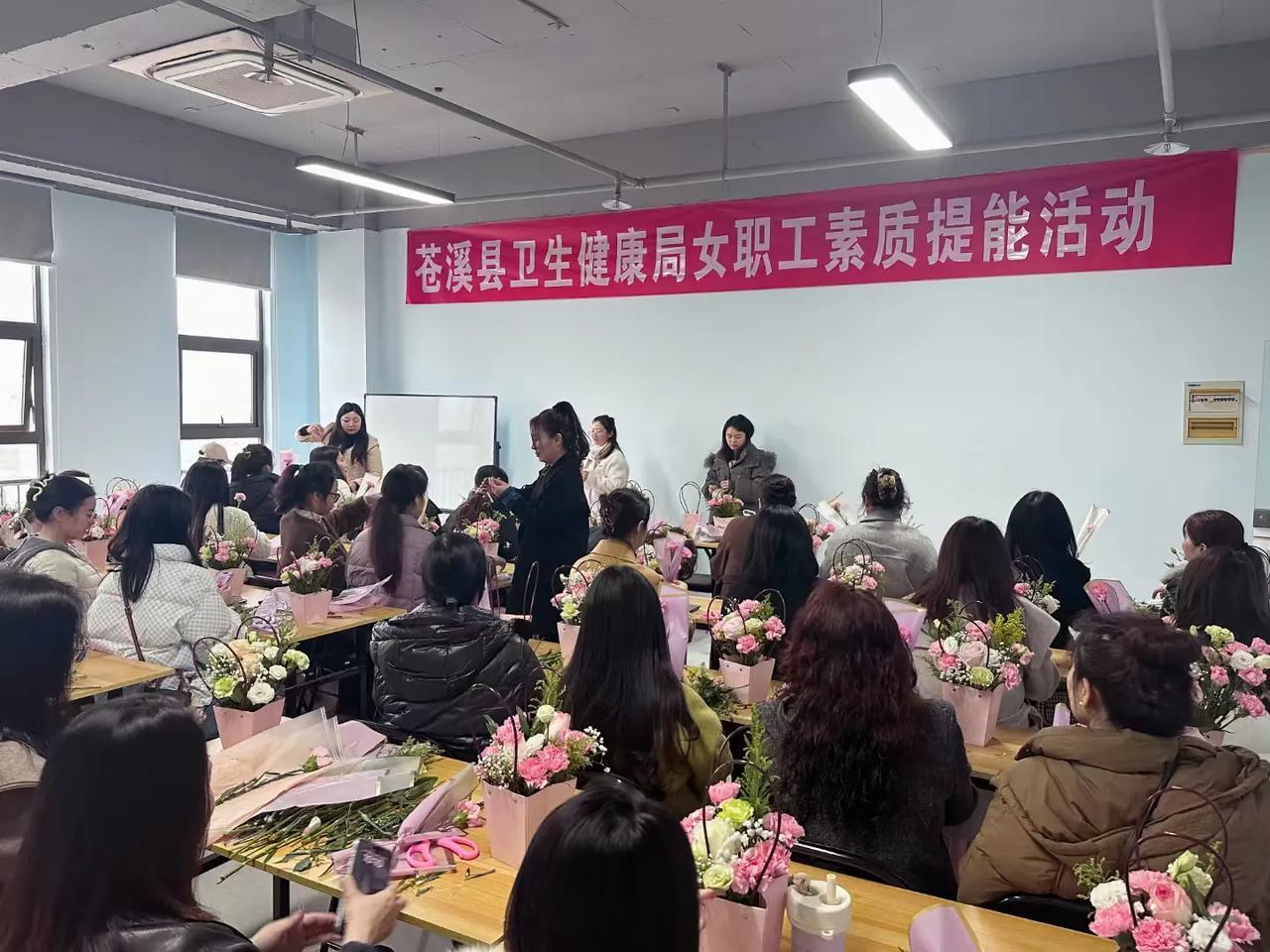 💐女神节，广元女干部们的一场插花活动，宛如春日里的一道亮丽风景。

在这特别的