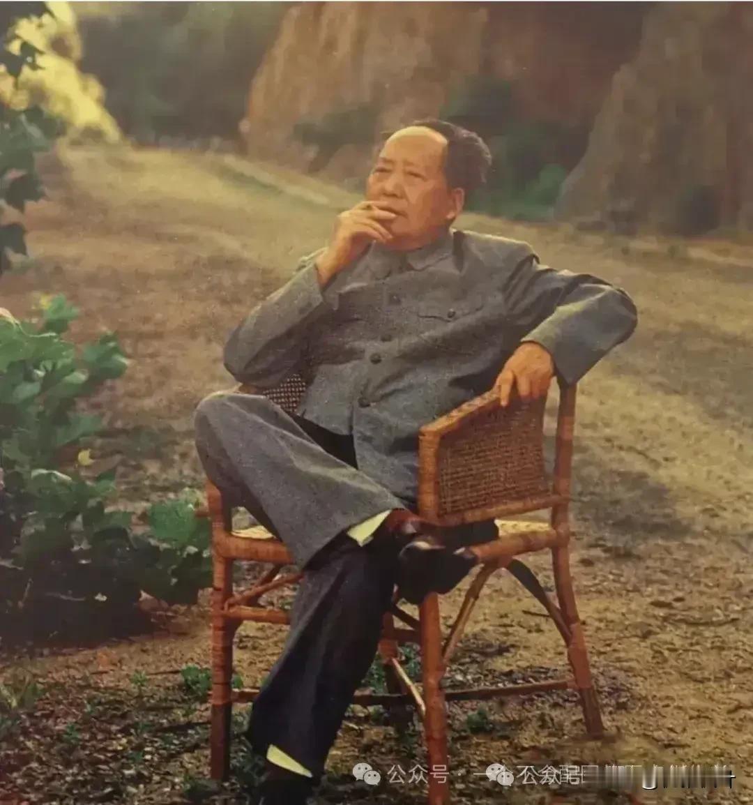 毛主席对战俘的宽容，藏着人道主义的胸怀。
1947 年，俘虏了一批国民党士兵，冬