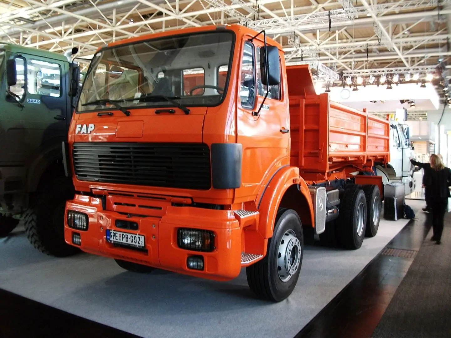 这不是大奔卡车嘛？。3  x  FAP  =  MB NG！！！