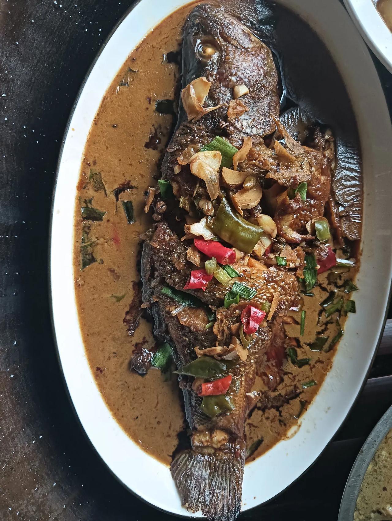 哈哈，还是家里的菜最好吃！我知道有些人想吐槽卫生，但是这都不是啥，小时候不都是这