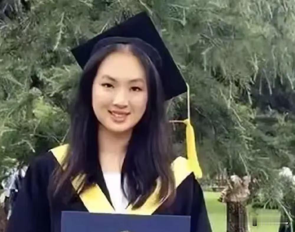姚安娜这波属实赢麻了！

我质疑过她进哈佛是砸钱镀金，  
也吐槽过富二代进娱乐