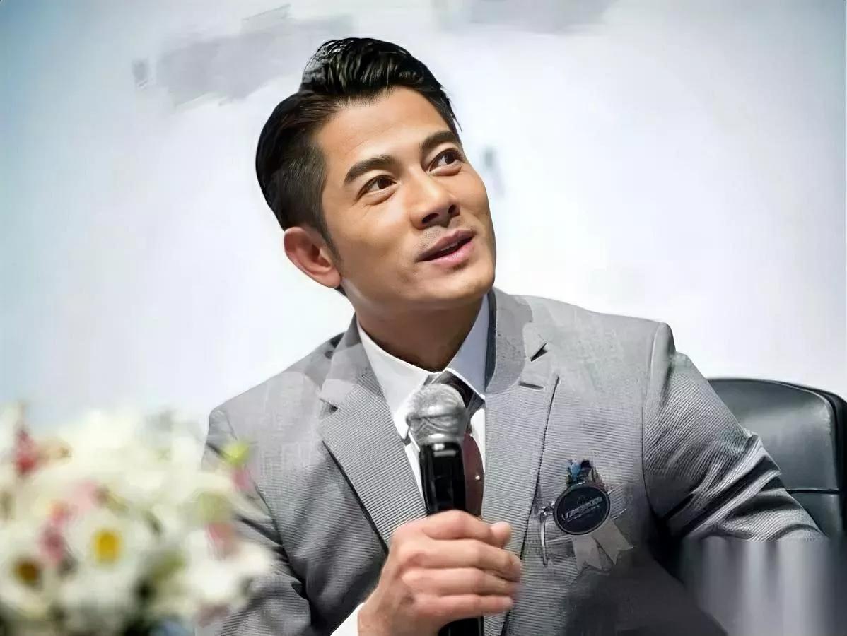 郭富城说的这句话

其实戳中了很多男人的“隐藏小心思”。

他说生1个2个3个都