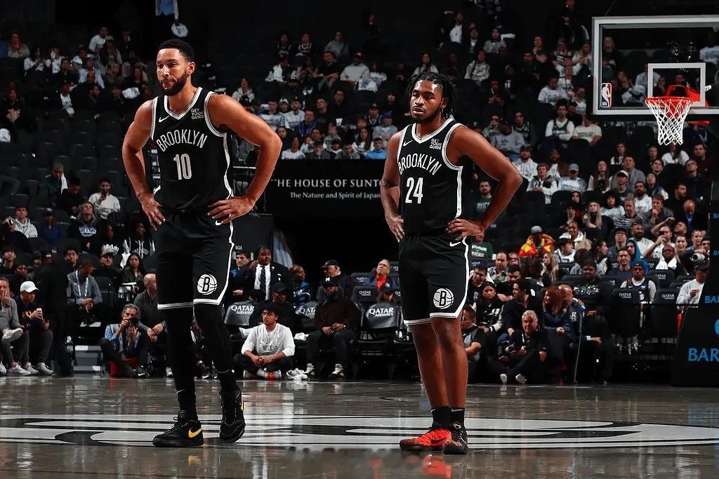 西蒙斯前3场共出手12次得到15分，少于托马斯单个半场的数据今日的NBA常规赛，