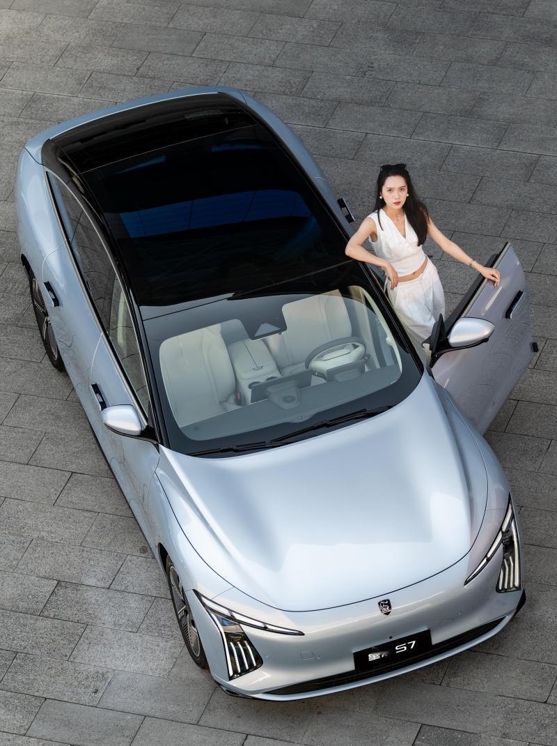 周末去爬山，星海S7的爬坡能力比预想中强太多
切换到运动模式，动力响应瞬间变灵敏