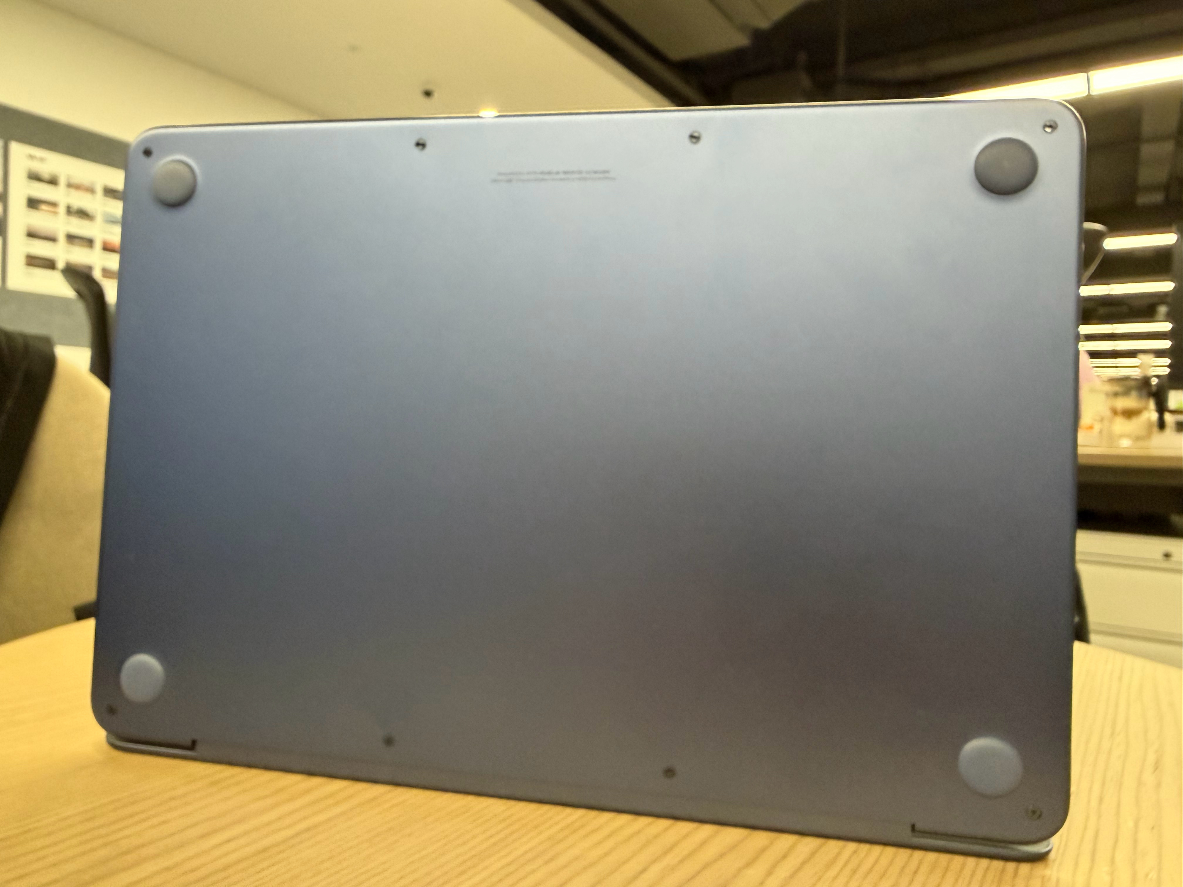 摸了下同事的Macbook NEO…远超预期…或者干脆大胆开麦吧：“太TM好了”