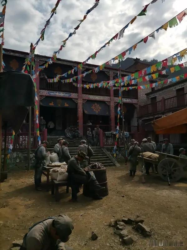 你们有没有发现最近几年没有特别好看的抗战抗日电视剧了？
这是为啥？
为啥一看到老