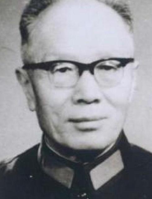 1942年，万毅被捕，蒋介石下令杀了他，万毅知道后，趁看守不注意，翻墙逃走了，谁