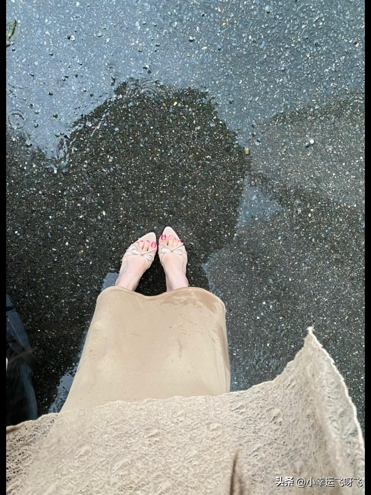 当空姐遇上雨天[微风][心]
其实是两种极端的心情[笑哭]
如果需要飞行就是接近