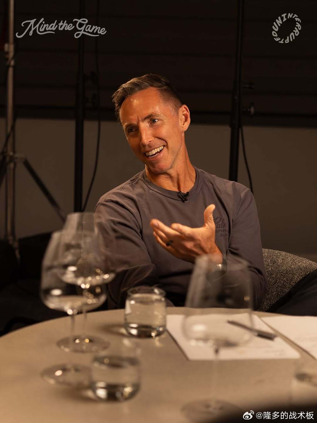 里夫斯做客新一期《球场大脑》节目。官方晒照：你一定不想错过的一集🔥 