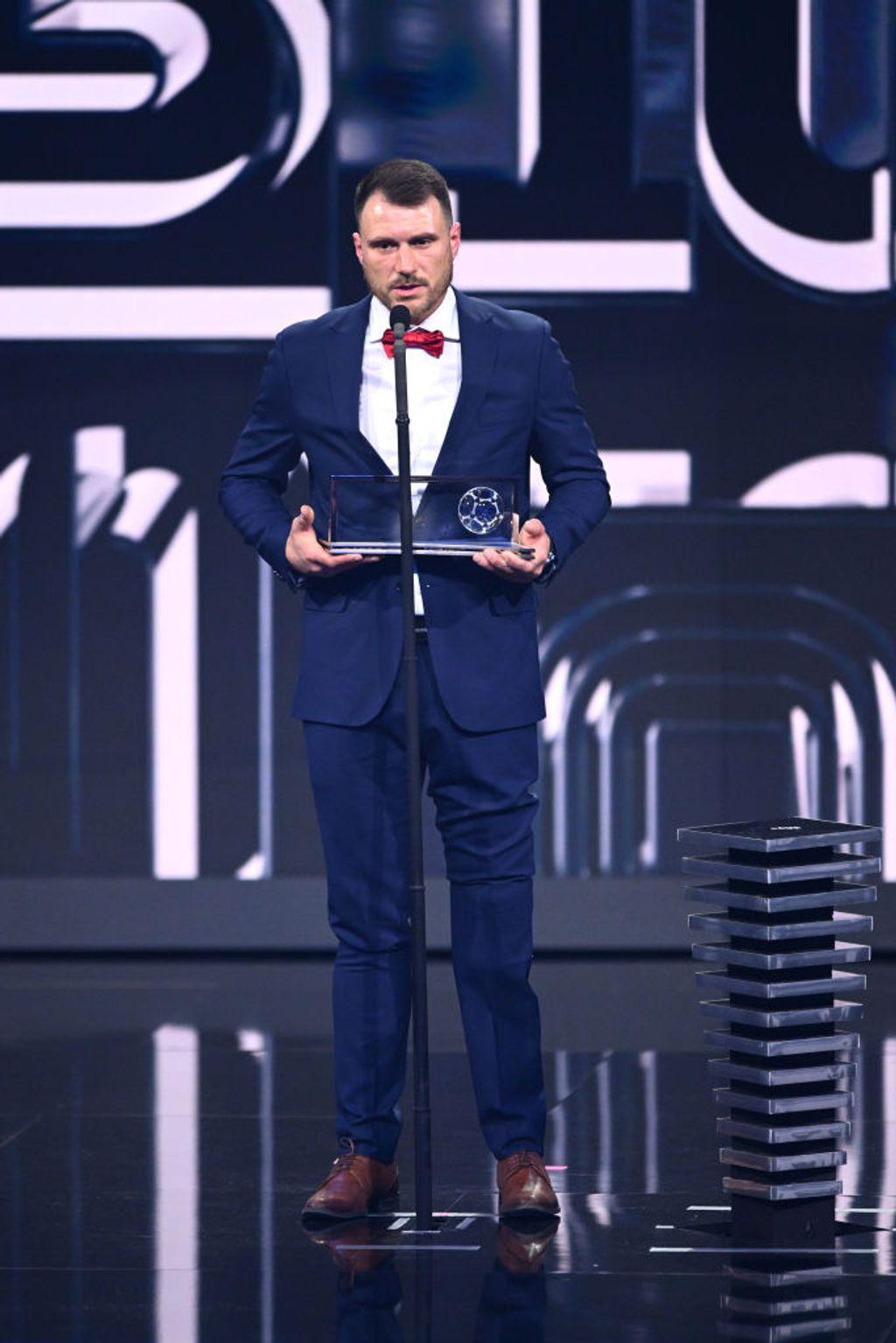 去年的今天，🇵🇱奥莱克西获得FIFA国际足联普斯卡什奖。

曾经的奥莱克西，