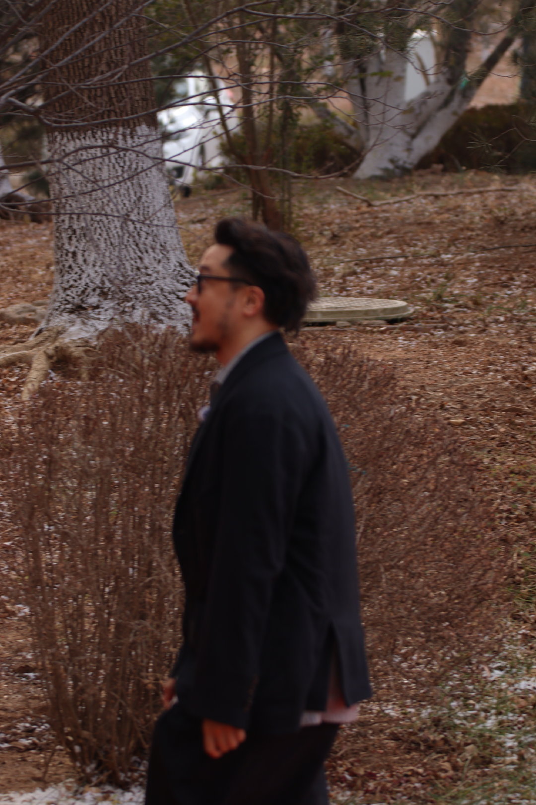 王传君 野人回内娱走红毯家人们谁懂啊!王传君好似刚从山里“修炼”归来，直接踏上红