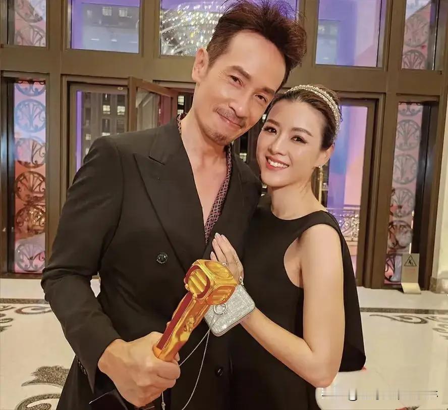对TVB的演员来说，演戏真的只是一份工作，而且以前也跟普通人一样按月领工资，现在