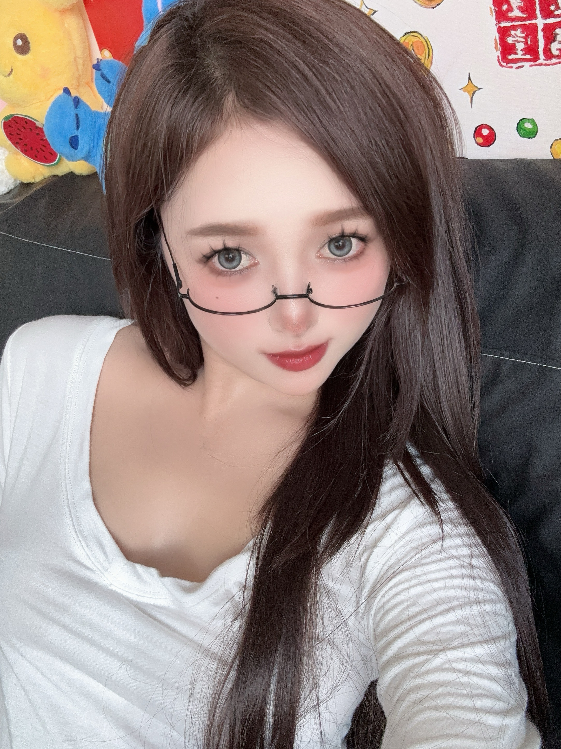 今天是眼镜妹[比耶][比耶]  ​​​