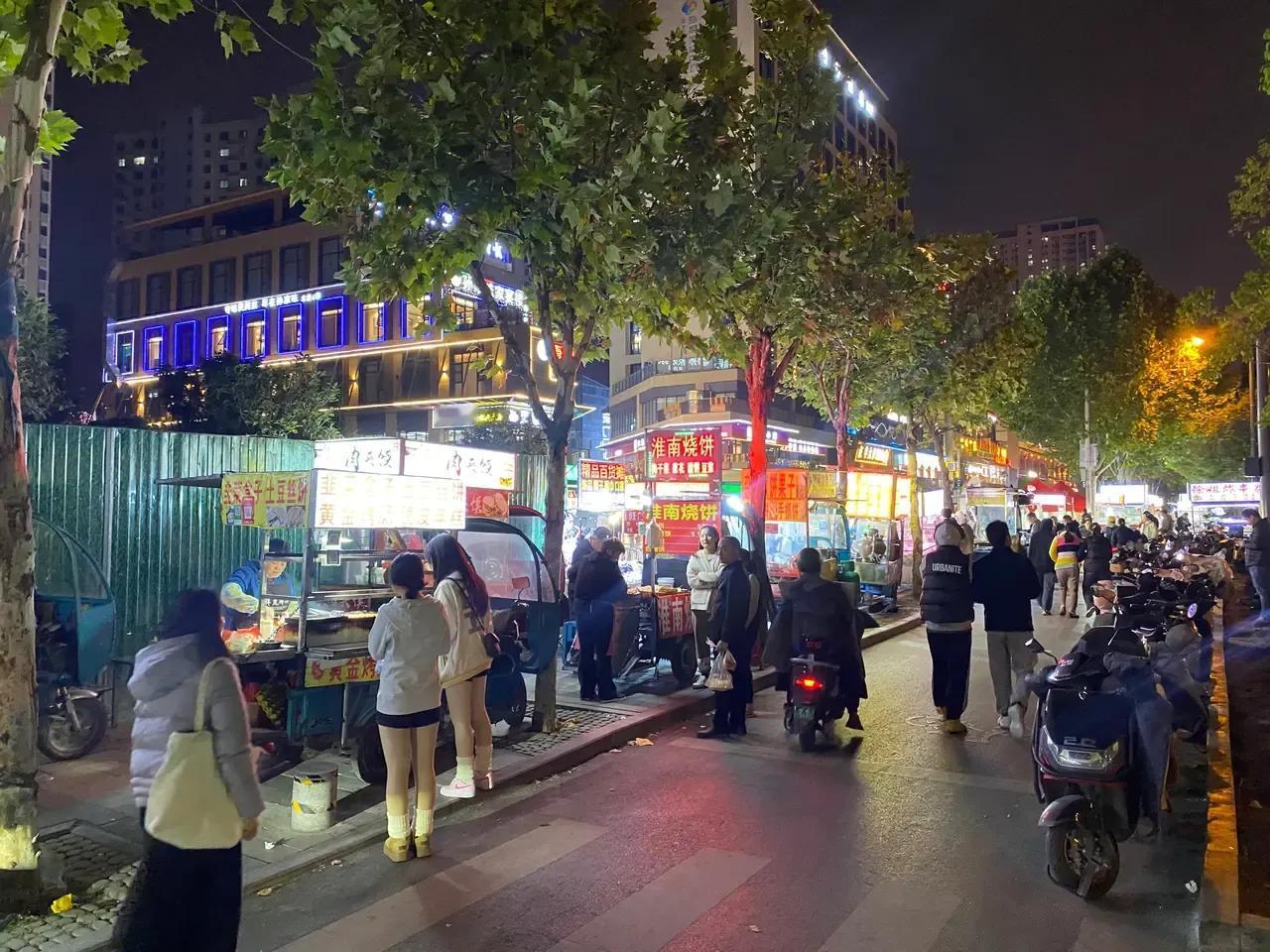 合肥摆地摊！今年怎么突然火了！

有网友感慨！合肥今年的地摊太火了！城管都不管吗