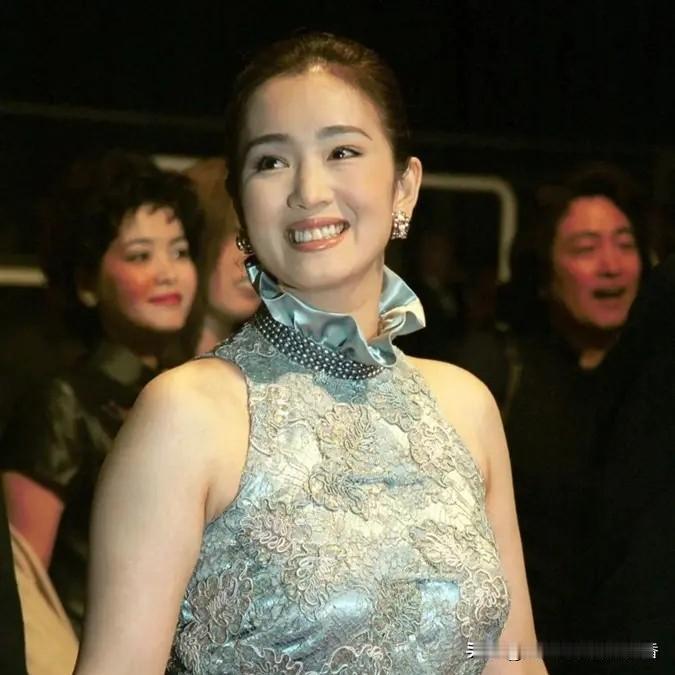 你喜欢巩俐吗我挺喜欢巩俐的，她是一个气场强大的性格演员，也是一位戏路很宽的女演员