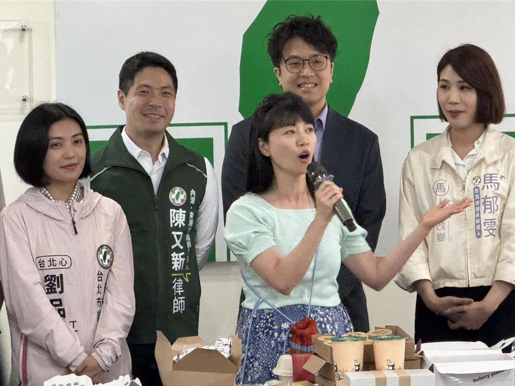 绿小鸡急挂沈伯洋广告牌 他看穿高嘉瑜：认识到什么叫冷暖自知
民进党13日拍板台北