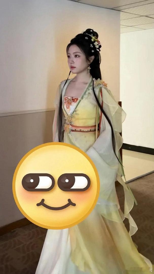 李兰迪新剧《千夜奇谭》出妆第一天看看妆造怎么样？印象里这个组开的还挺波折的，兰迪