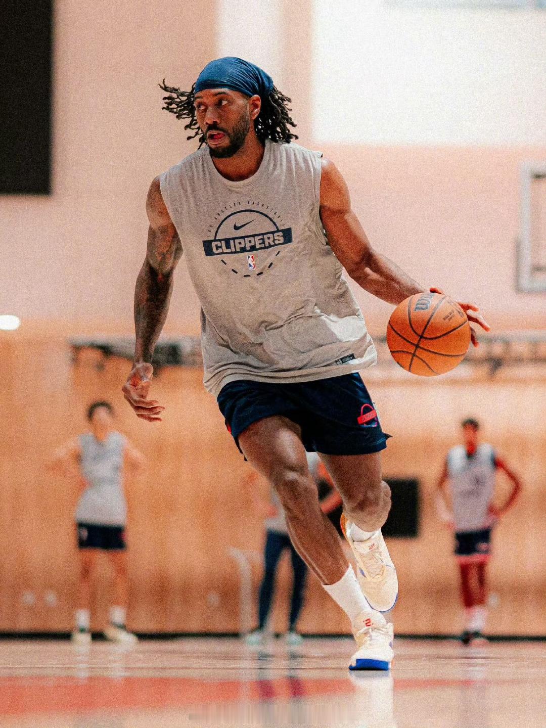 比赛预告：明日上午十一点半，快船主场迎战灰熊！伤病报告：巴图姆￼（生病）与哈登（