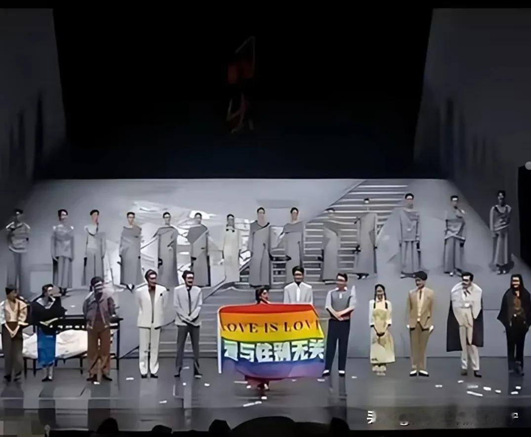 是叫哥哥还是叫姐姐呢？我觉得这都不重要，重要的是你离被封杀不远了！
    苍蝇