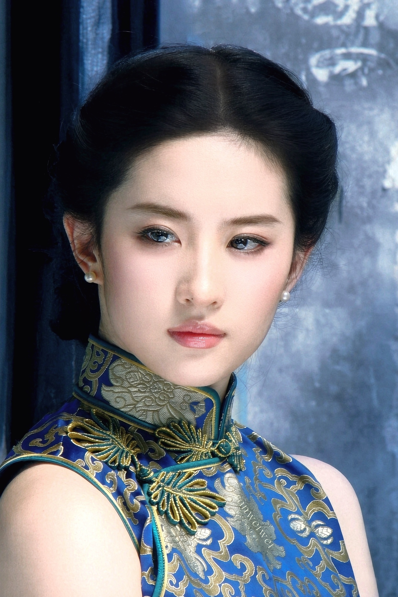 为了呼应𝐖的港风旗袍，吴中旗袍神图也是时候重出江湖了，你看这就是优质长尾演员的