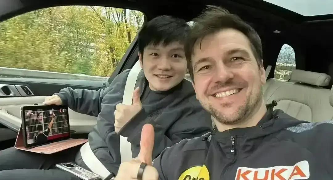 樊振东主动缺席乒超总决赛，留在德国和波尔过圣诞。
 
你看到的是缺席，他抓住的是