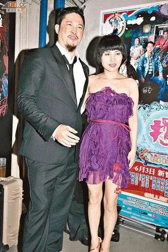 何超仪何超凤这对姐妹，何超凤生有两个女儿还是离婚了。而何超仪婚后22年无儿无女，