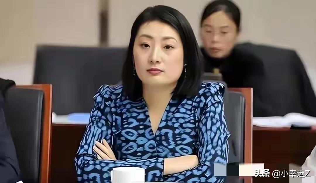 宗馥莉挥别娃哈哈：不是退场，是带着“娃小宗”打新仗？
 
宗馥莉辞去娃哈哈董事长