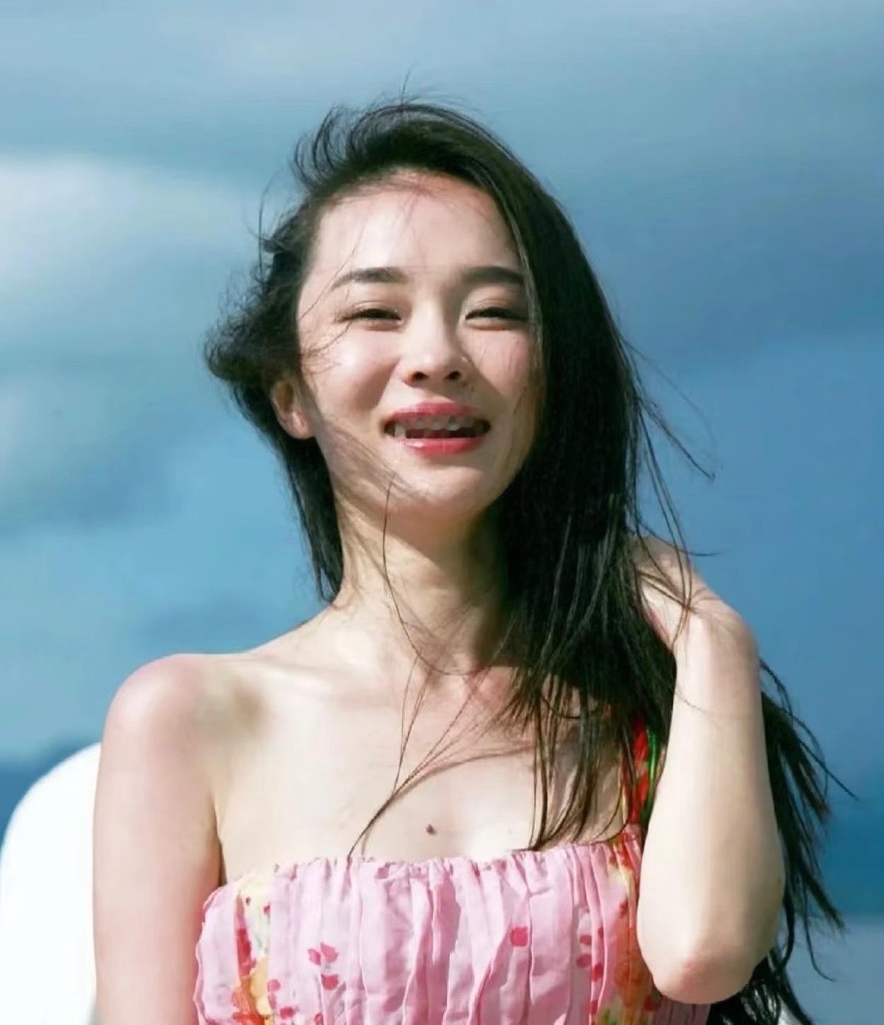她和李小璐早期，我称之为纯欲的神… ​​​