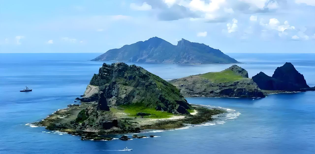 钓鱼岛及其附属岛屿是中国固有领土。二战后，由于美国非法托管和私相授受，人为造成所