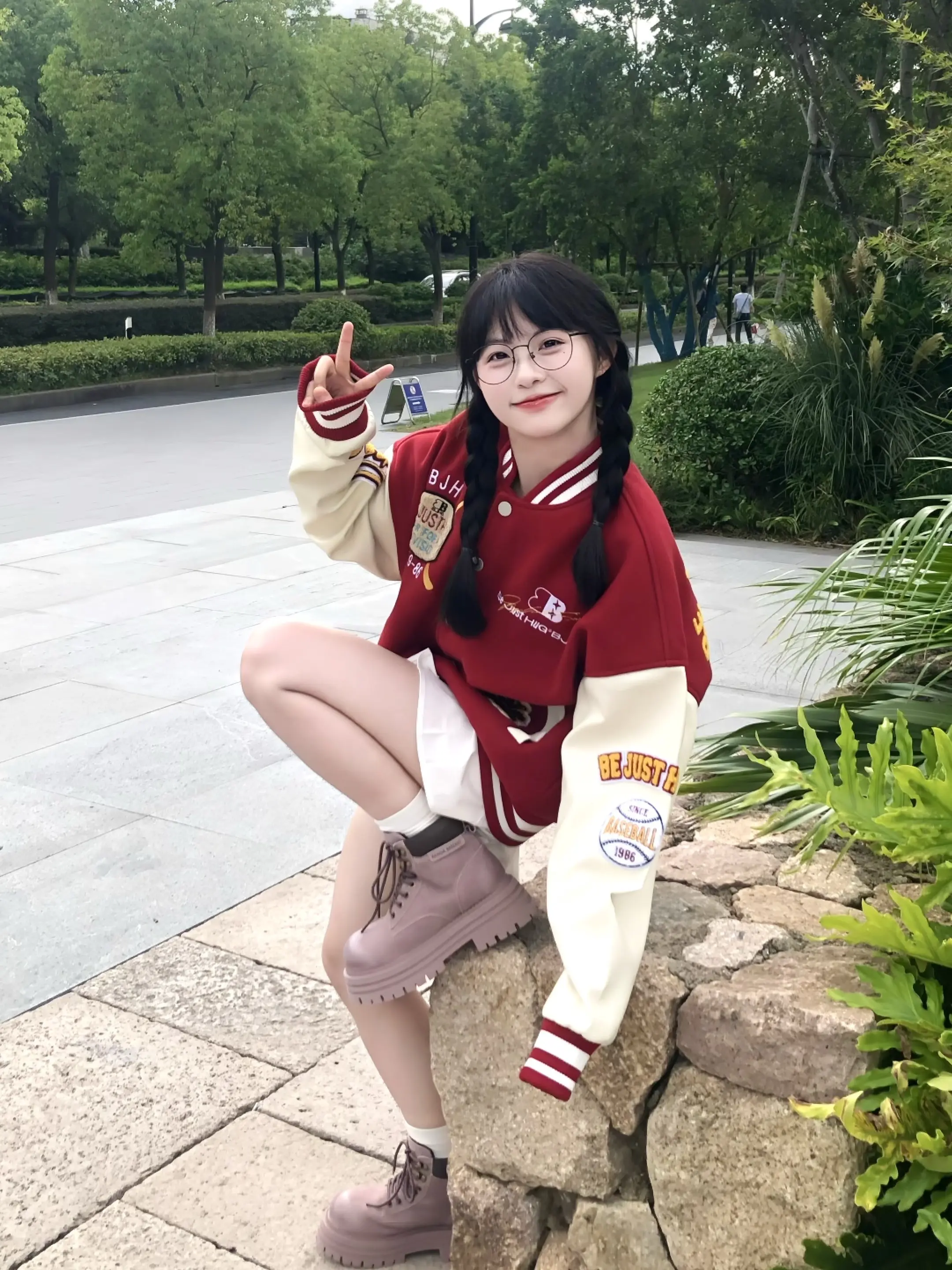 你也会夸那个女生可爱对吗 算了我不问了