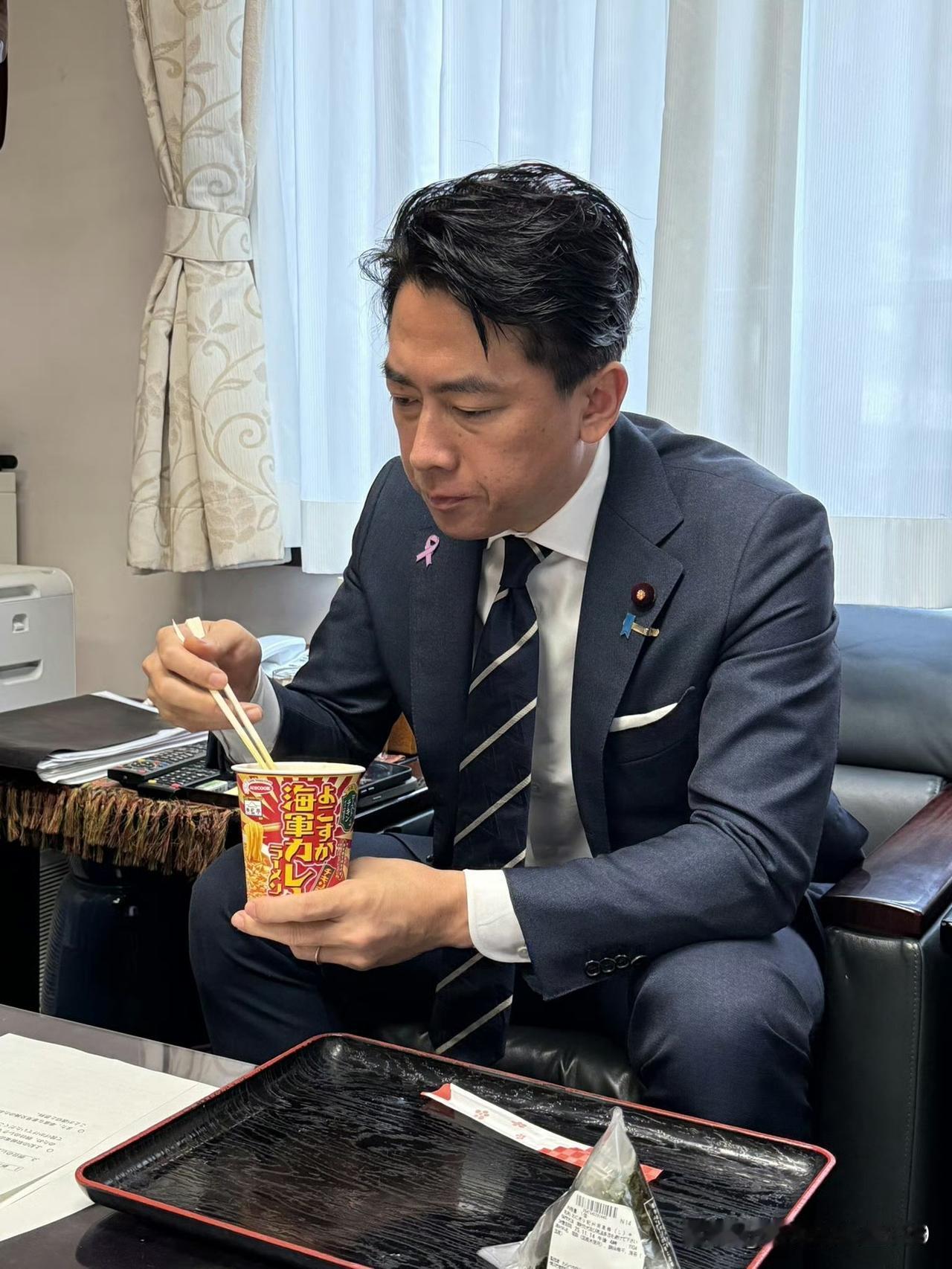 看来是急了，日本防卫省宣布，今天后半夜两点将就“中国战机雷达照射日本自卫队战机”