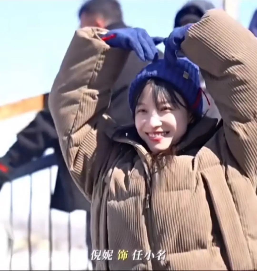 新剧《隐身的名字》定档03月18日开播，全女阵容里面混了个保剑锋。 