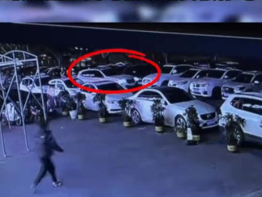 “嚣张的代价！”1月8日，四川乐山，一男子醉酒后找代驾开车，没想到代驾刚上车便嫌