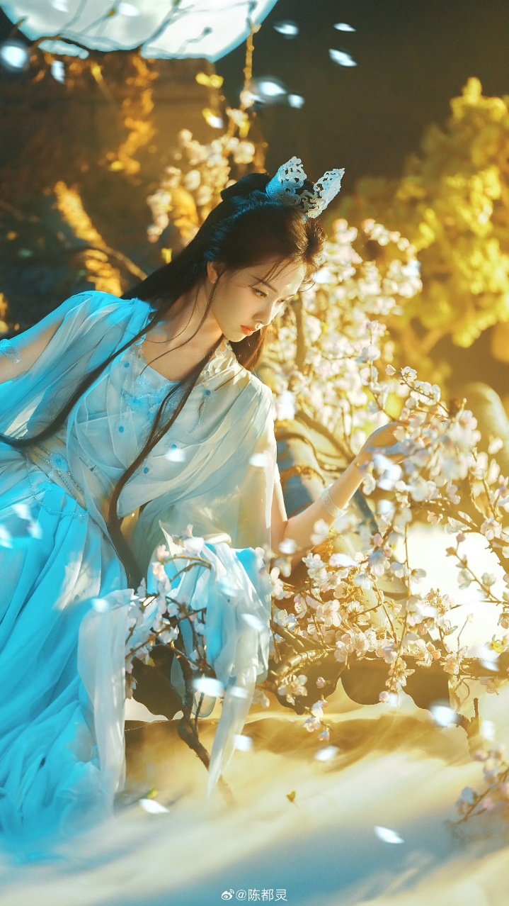 陈都灵神女降世陈都灵仙女下凡具象化好美的嘟嘟，满满的清冷感~ ​ ​​​