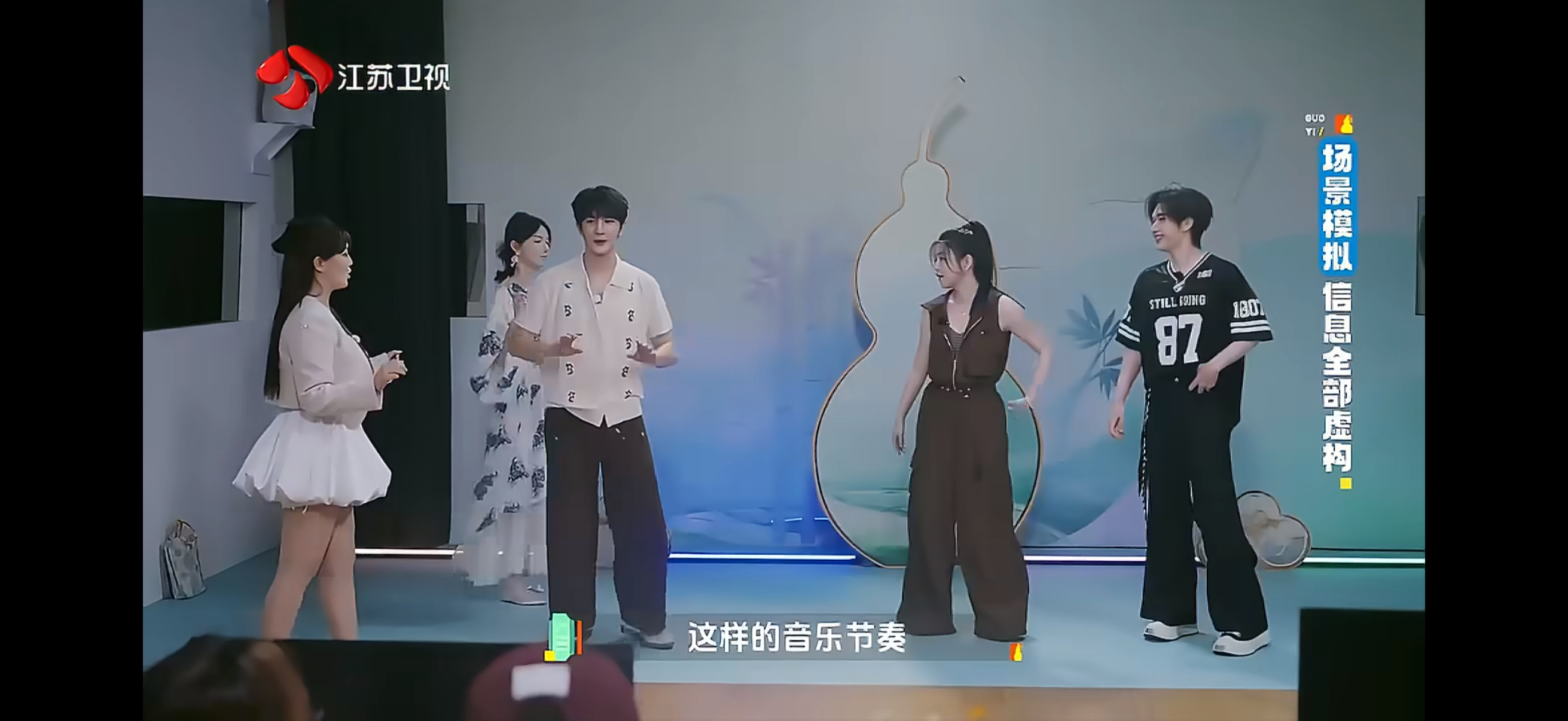 夏之光高卿尘团播初体验 吃瓜人秒变面试主角！误入团播大本营即兴跳《爱情鸟》，夏之