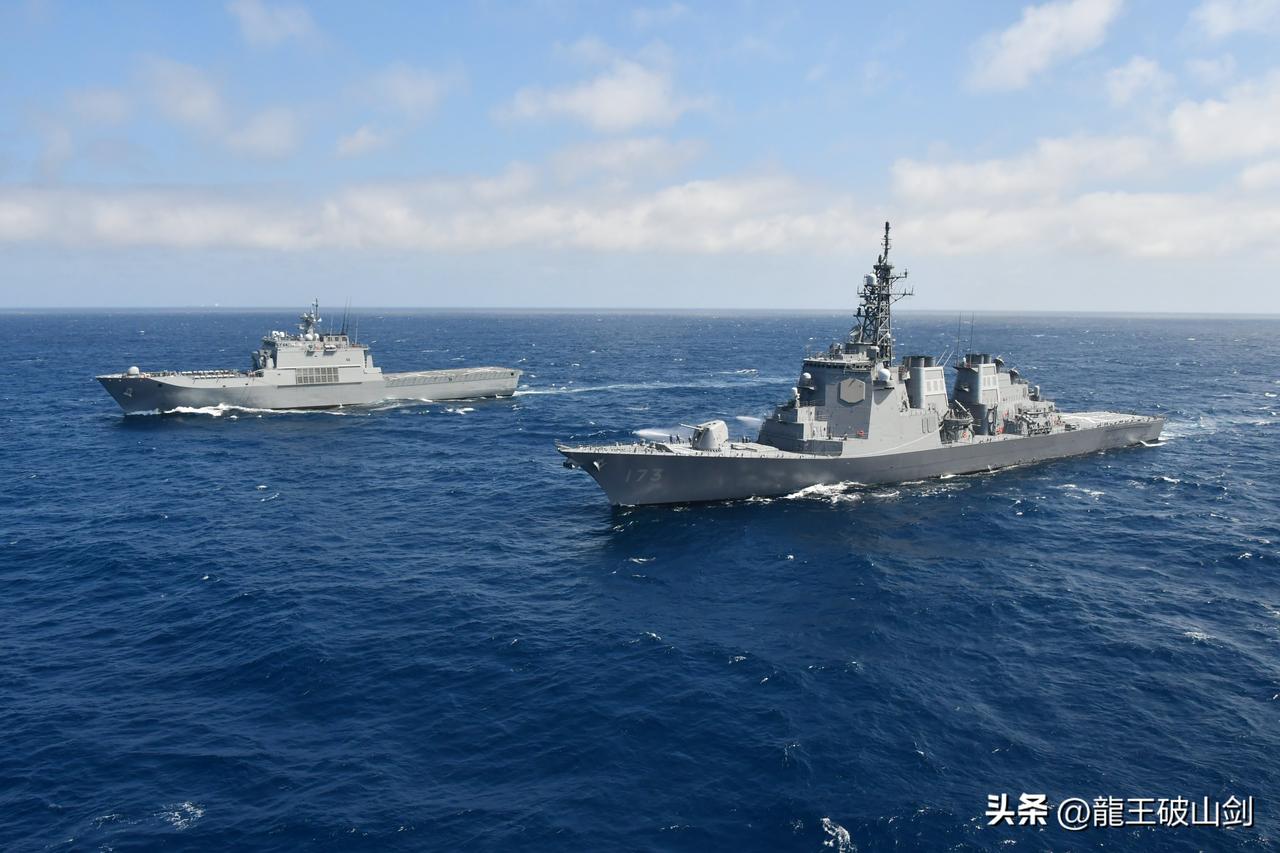 时隔九年，日韩军演。日本海自“金刚”号宙斯盾驱逐舰和韩国海军“天子峰”号两栖登陆