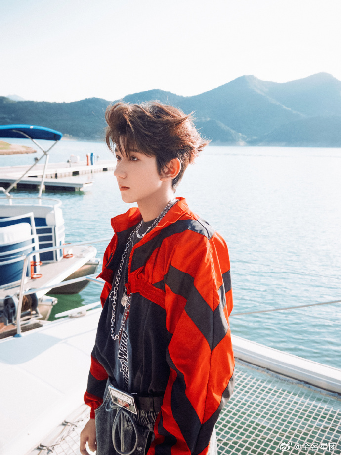 王源一组实体专辑花絮图 、王源所有期待陆续派送王源一组实体专辑花絮图王源所有期待