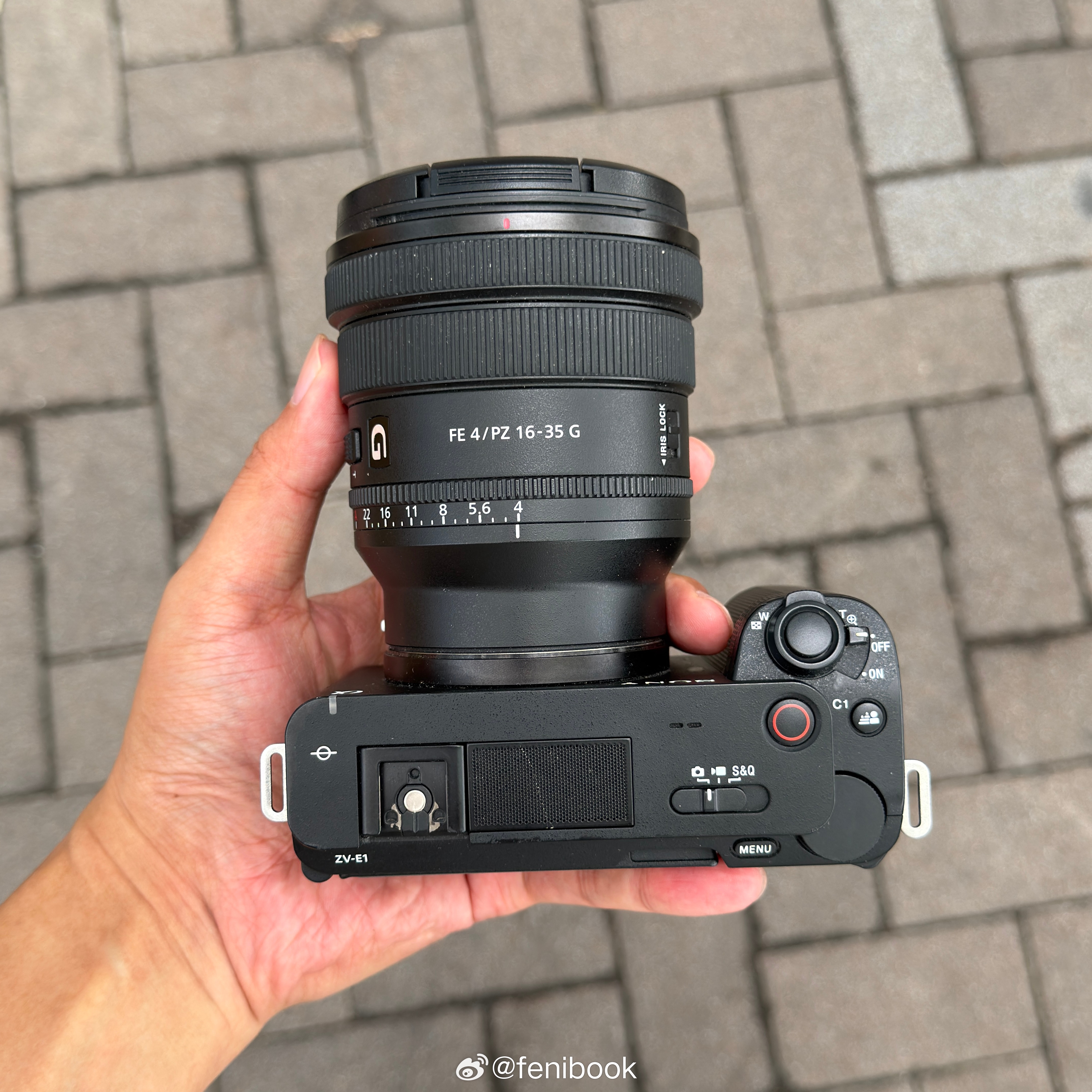 当我发现我的裤兜里可以随随便便装下一个全画幅➕变焦头，我突然发现没必要执着于黑卡