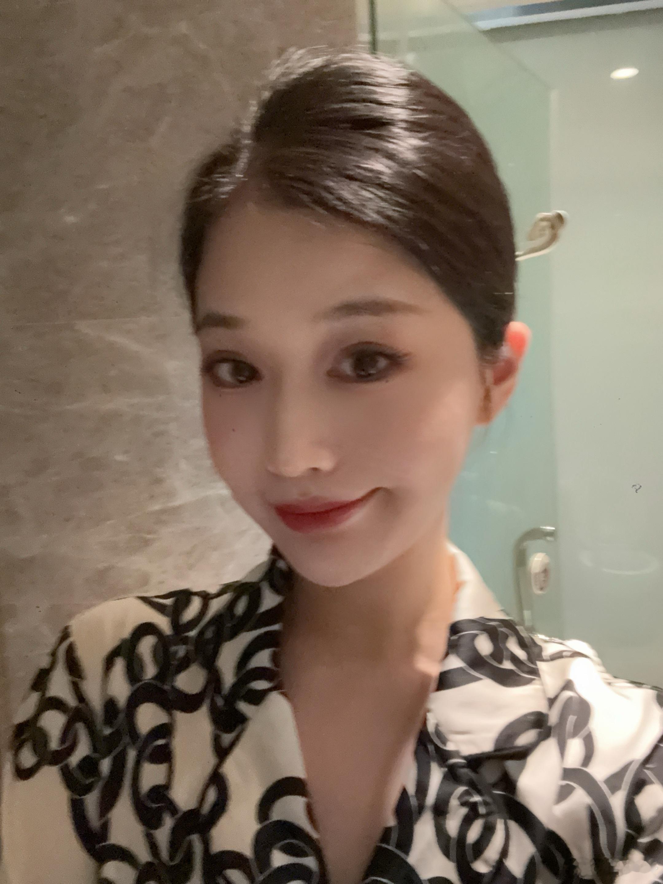 今天的妆真的有亿点点好看～💕 ​​​