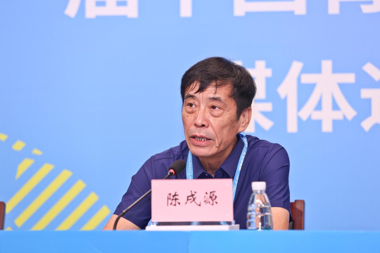 黄强歪谈体育认为，前几年四川九牛还是深受四川球迷喜欢，特别是在成都蓉城没有冲超成