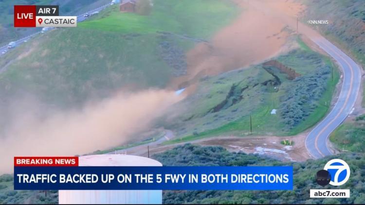 突发！美国加州天然气管道泄漏，5号公路全线封锁！
 
据美媒报道，美国加州洛杉矶