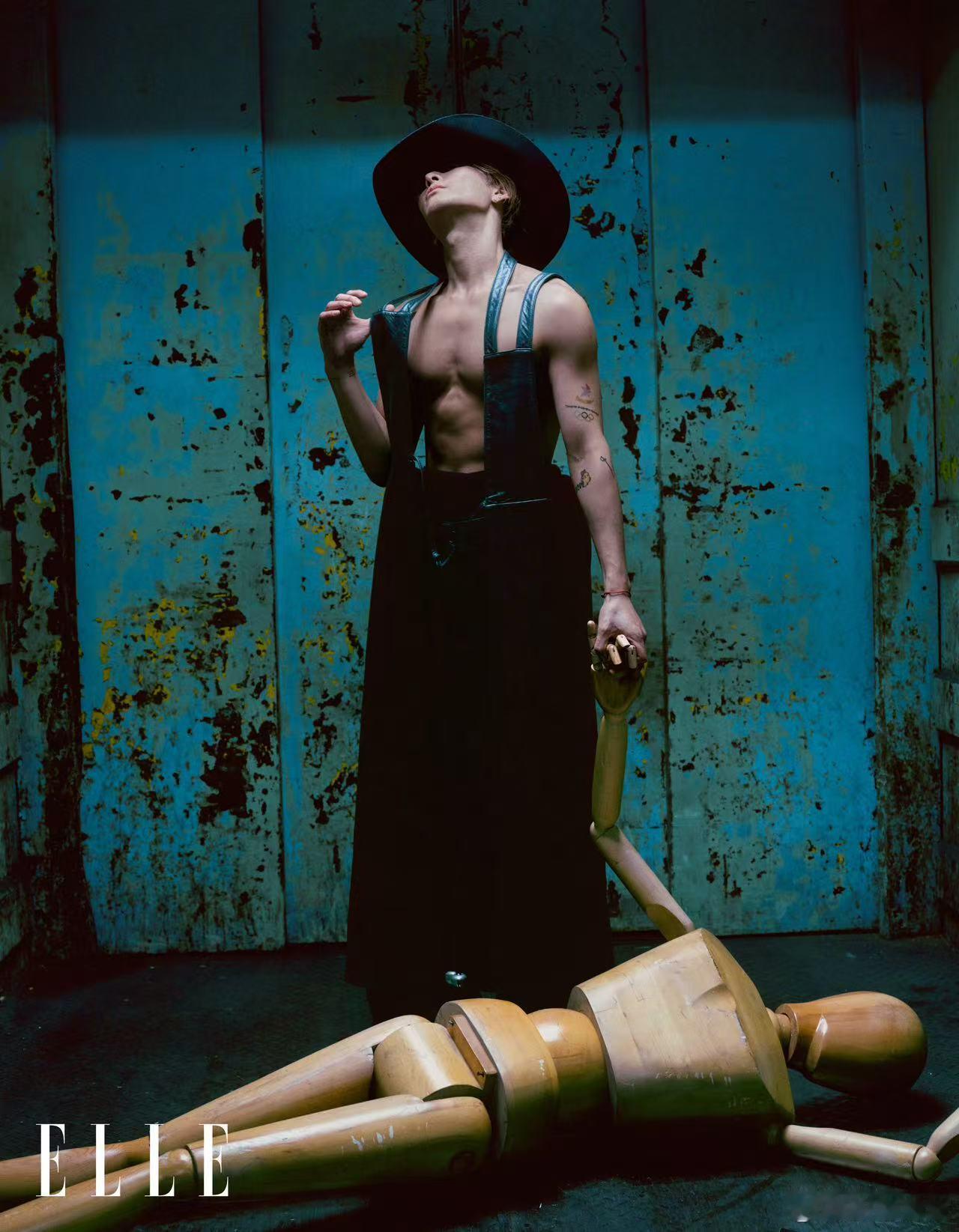 王嘉尔欲男回归 朋友们赶紧来围观王嘉尔ELLE四月刊，呈现出强烈的视觉效果让我们