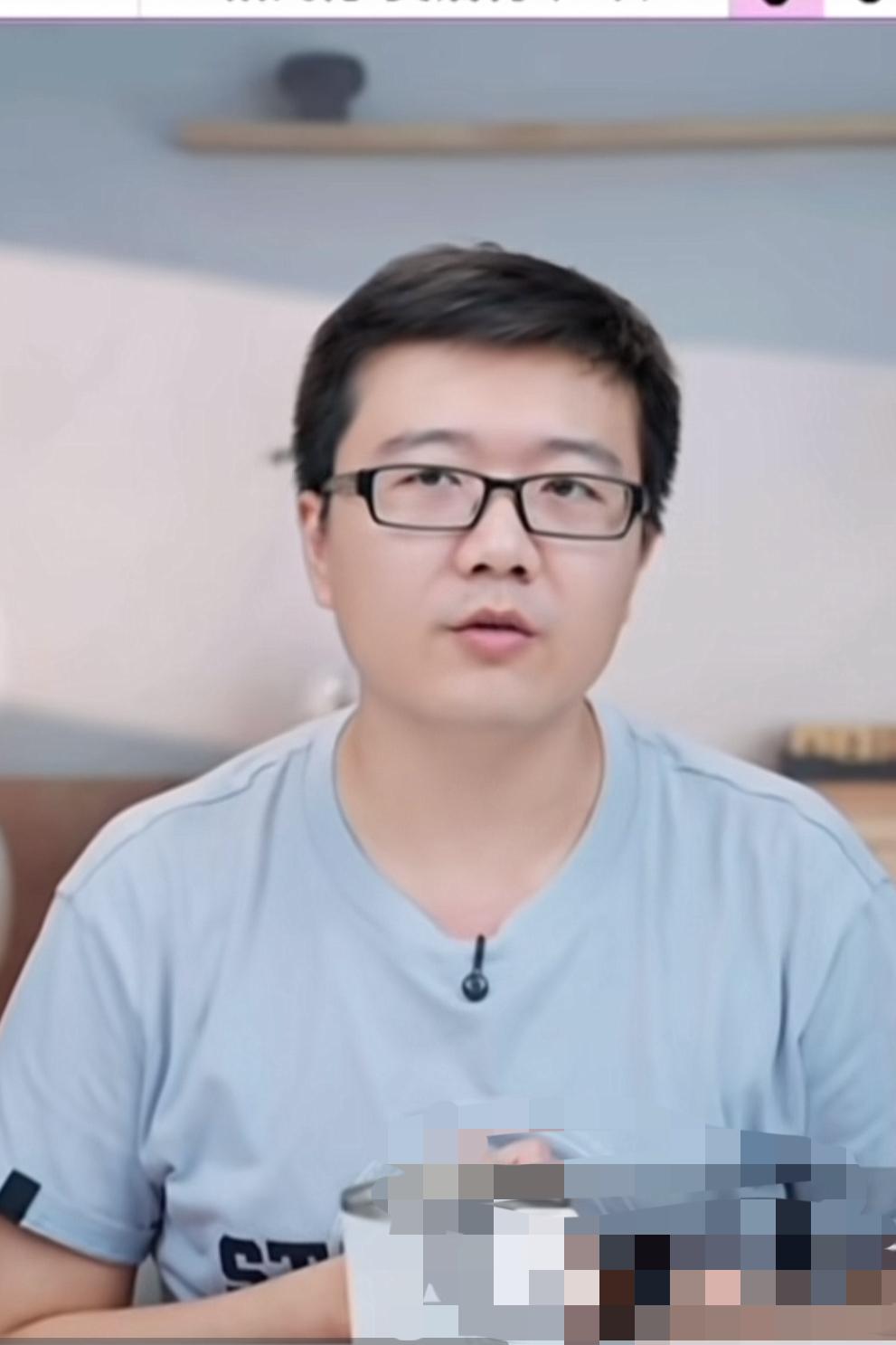 莱维在直播中说道：张本美和现在除了莎莎，她已经赢国乒主力一个来回了！一次冠军赛丢
