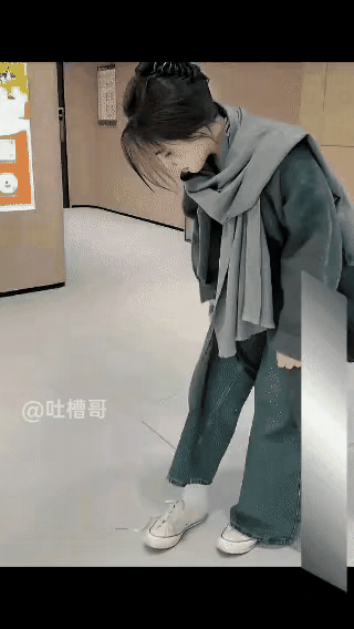 姑娘系个鞋带居然暴躁了，一旦暴躁起来完全是另外一个样子。这才是她的本来面目。