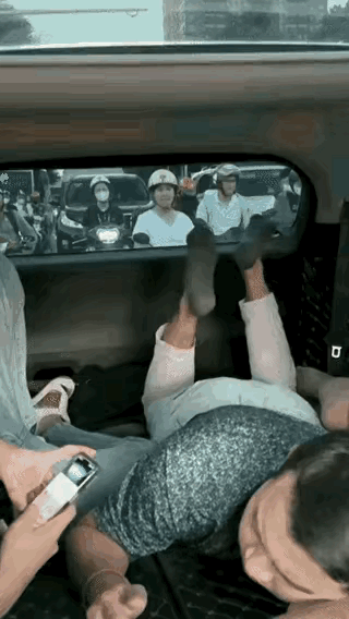 能做出这事的，
一般认识很多年了。