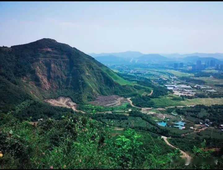 已经是国家森林公园，还要收几十块钱的门票，建议学习国外对国民免费开放。
如果说维