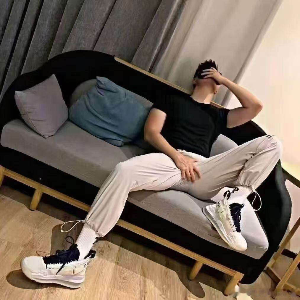 男模[超话]男模 早安北京，还没睡醒。 ​​​